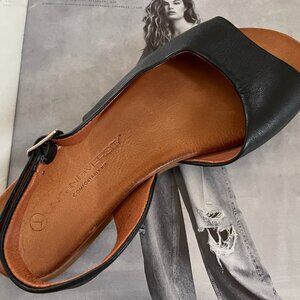 UNITY in DIVERSITY "Kira 142" Black Leather Flat Sandals: Worn Once; Size 39